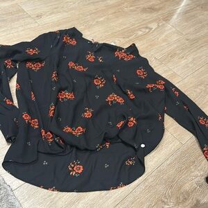 SCOTCH & SODA Floral Print Crossover V-neck Top in Black Size L